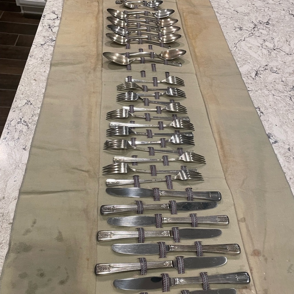 Wm. Rogers Sectional 48 pieces in carrier binder
